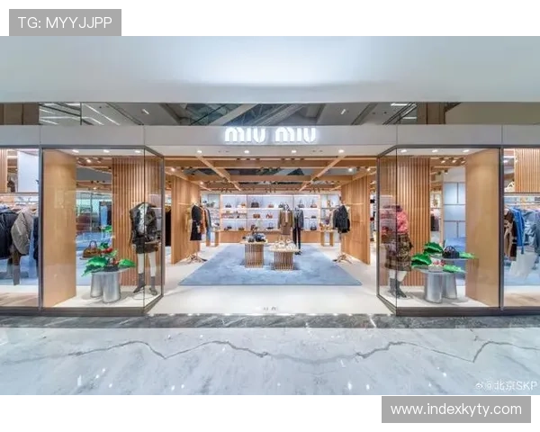 如何选择适合自己的开云集团旗下品牌miumiu的经典单品与搭配技巧